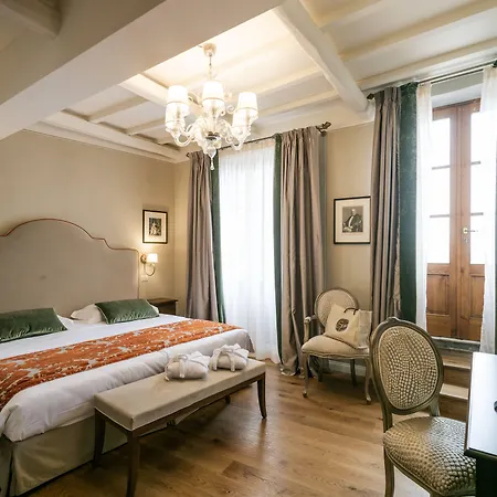 Hotel Palazzo Leopoldo Dimora Storica & 4*